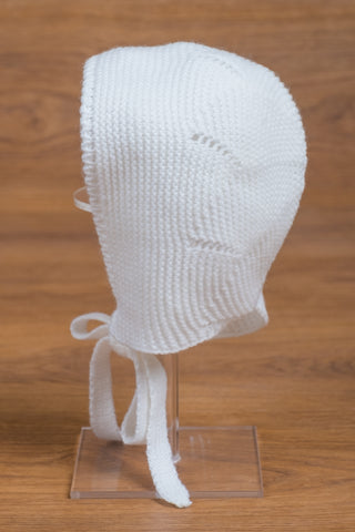 Cappellino da battesimo lavorato a maglia