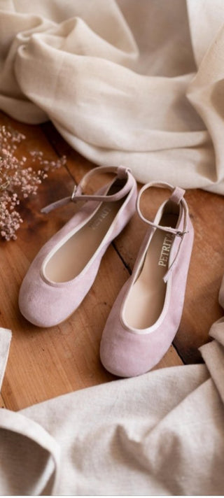Ballerinas with ankle strap
